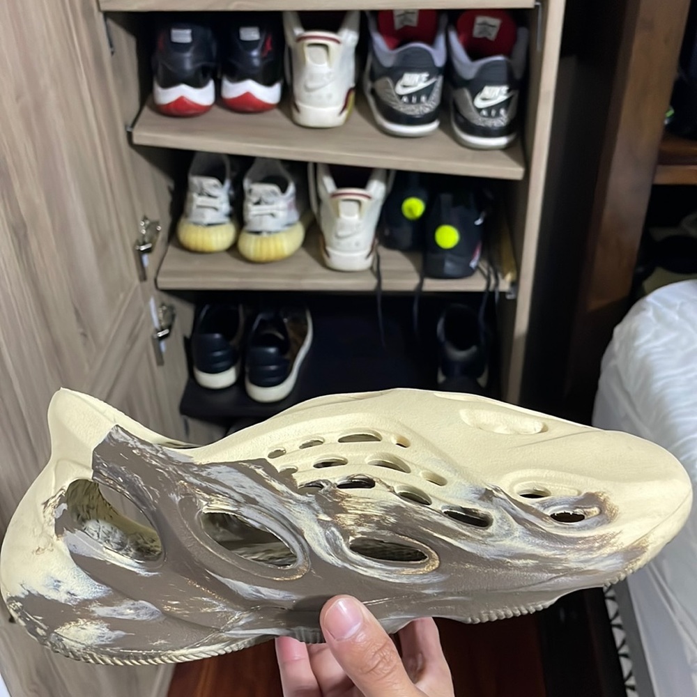 Yezzy foam runner size 10 need gone asap no box worn 5X